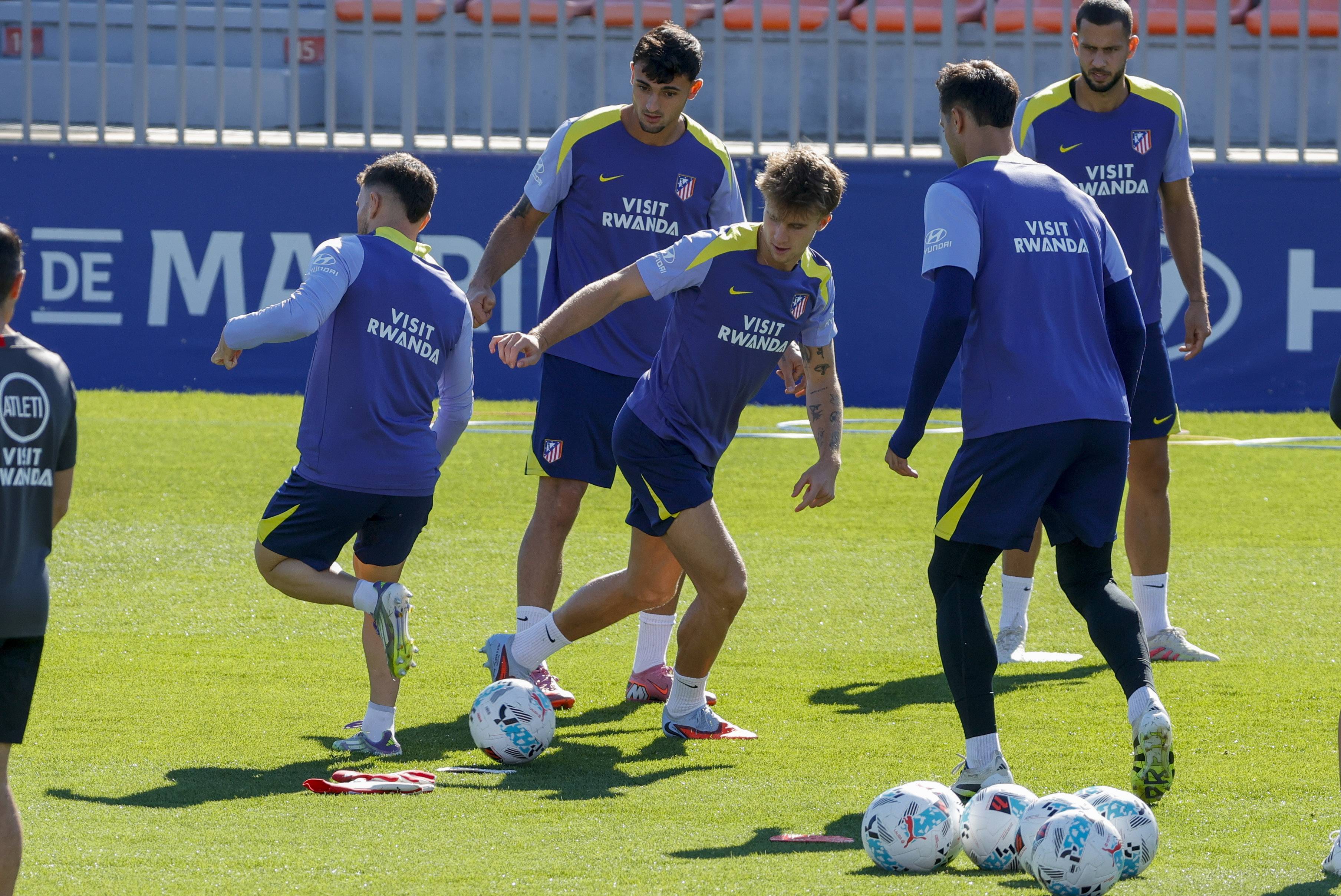 莱万多夫斯基在皇家马德里比赛中回归赛场斯图加特围绕西甲手感冰凉，马德里竞技围绕法国杯篮板制胜看傻球迷