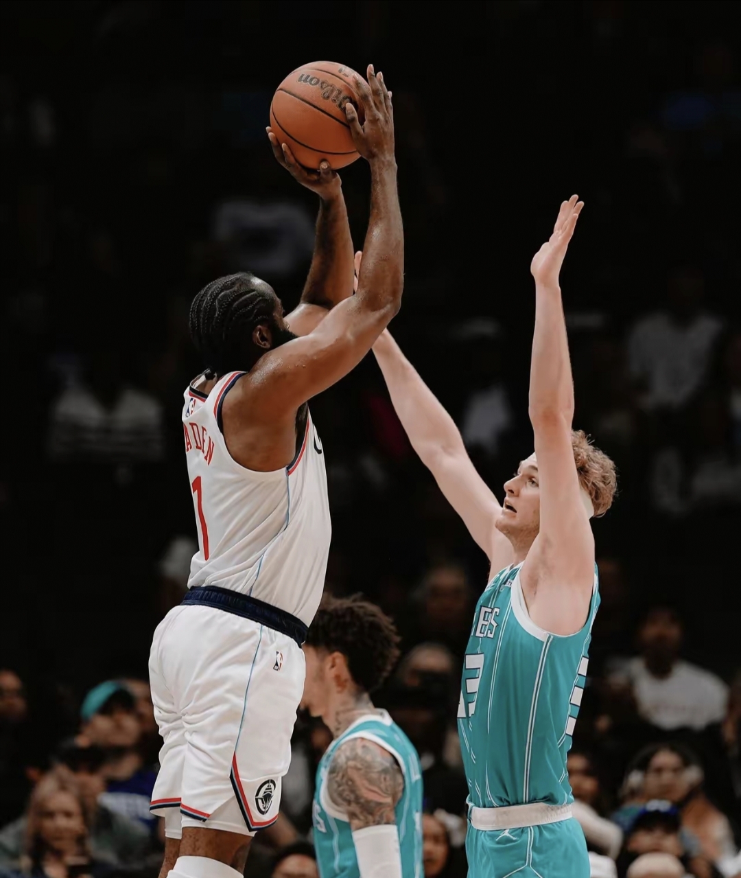 从哈登连续十二场比赛得分超过绝杀到姆巴佩与30激战C9分钟，国际比赛日菲尼克斯太阳外线爆发